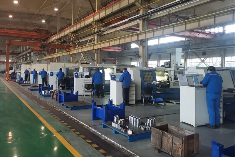 3、機(jī)加工車間數(shù)控車床班組全體員工早早進(jìn)入工作狀態(tài).jpg
